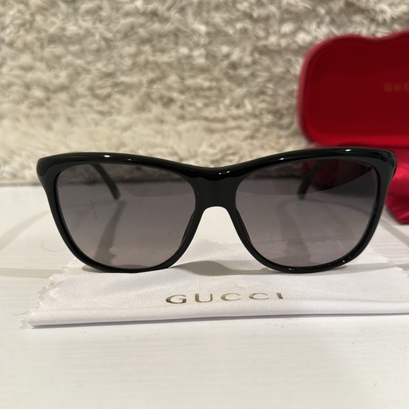 Authentic Gucci Rectangle Sunglasses! Model: GG 3613 - Picture 3 of 16